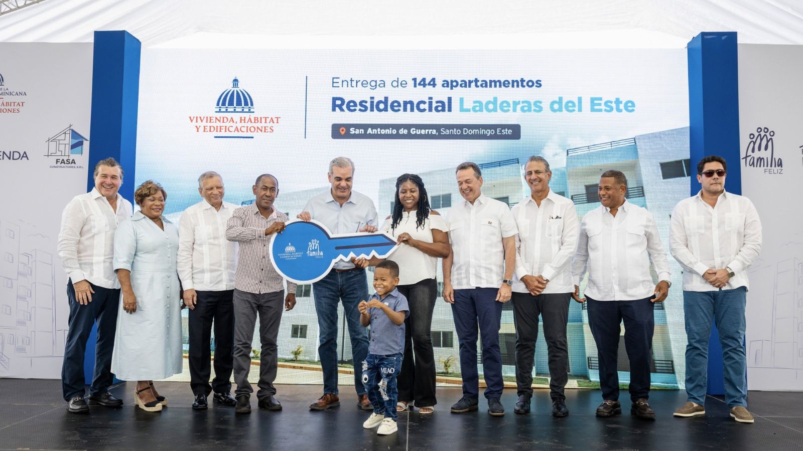 Noventa y siete familias reciben apartamentos en Acacias I, Santo Domingo Este, en una entrega impulsada por el presidente Luis Abinader.