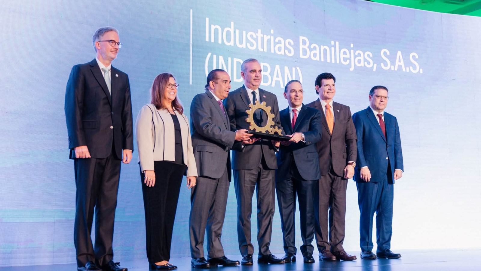 El presidente Luis Abinader participó en los Galardones Industriales 2026, en apoyo a la industria nacional.