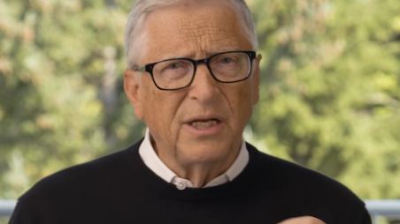 Bill Gates abordó las inquietudes generadas por su memorándum sobre el impacto de la inteligencia artificial y la desigualdad global.