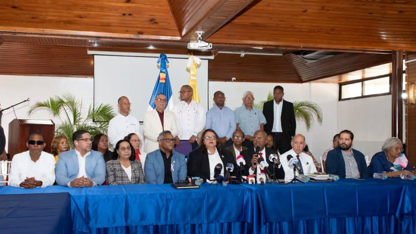 El CMD ratificó el paro nacional de labores por 24 horas para mañana martes 13 de octubre.