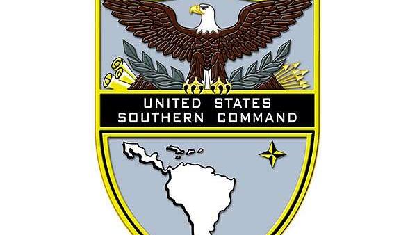 El general Francis L. Donovan, comandante del Comando Sur de los Estados Unidos, su delegación y el Cuerpo de los Marines de la embajada fueron recibidos por la embajadora Leah F. Campos.