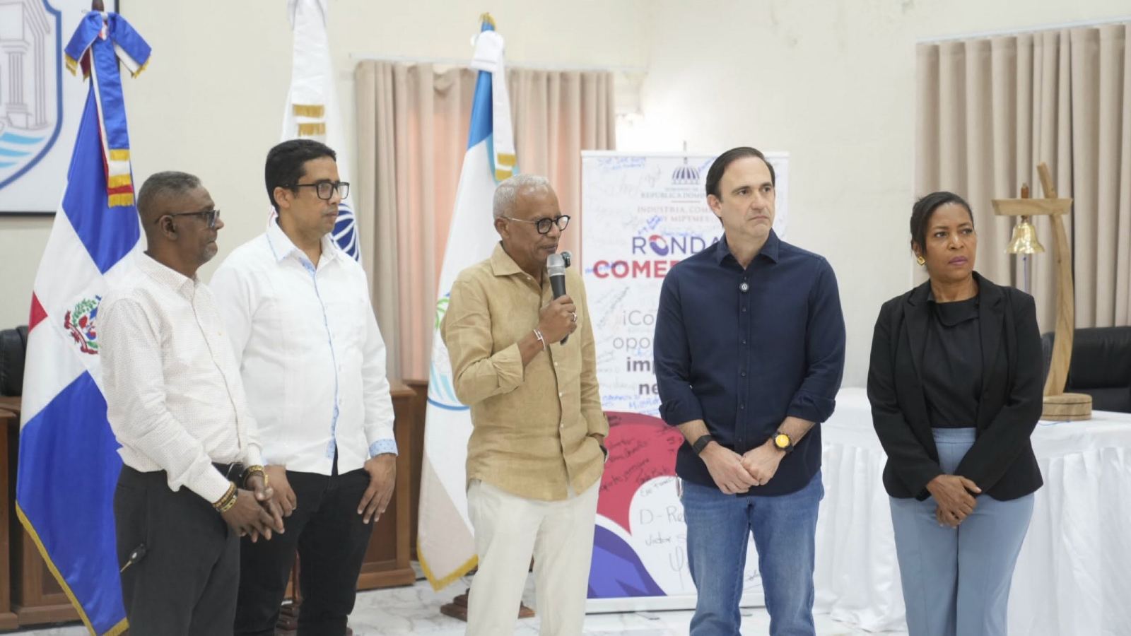El Ministerio de Industria, Comercio y Mipymes (MICM) celebró la jornada de "Rondas Comerciales" en el municipio de Boca Chica.