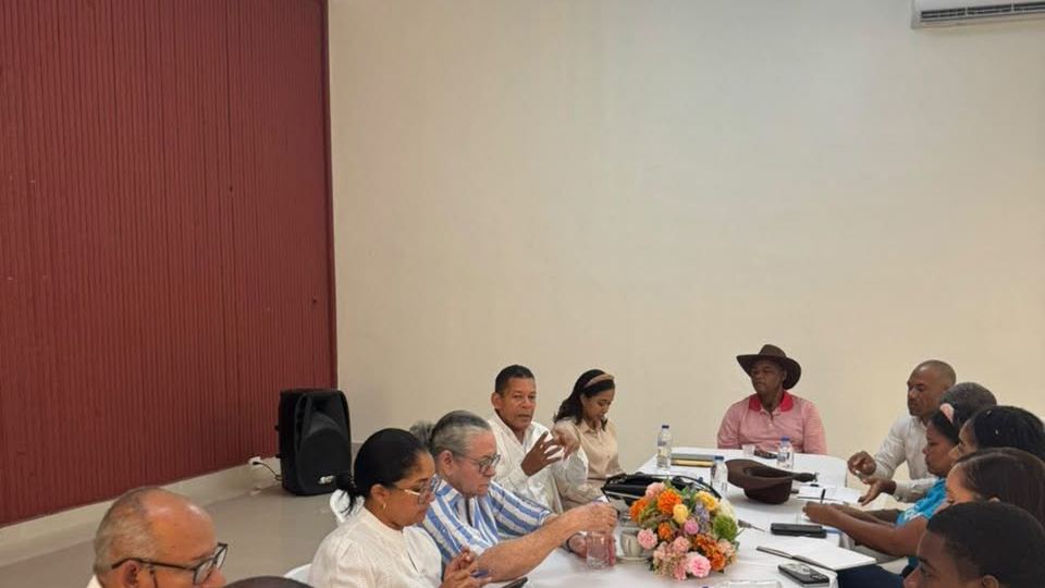 la gobernadora Migdaly De los Santos y la viceministra Miriam Guzmán encabezaron la conformación de la Mesa Provincial de Desarrollo Rural Territorial de Elías Piña.