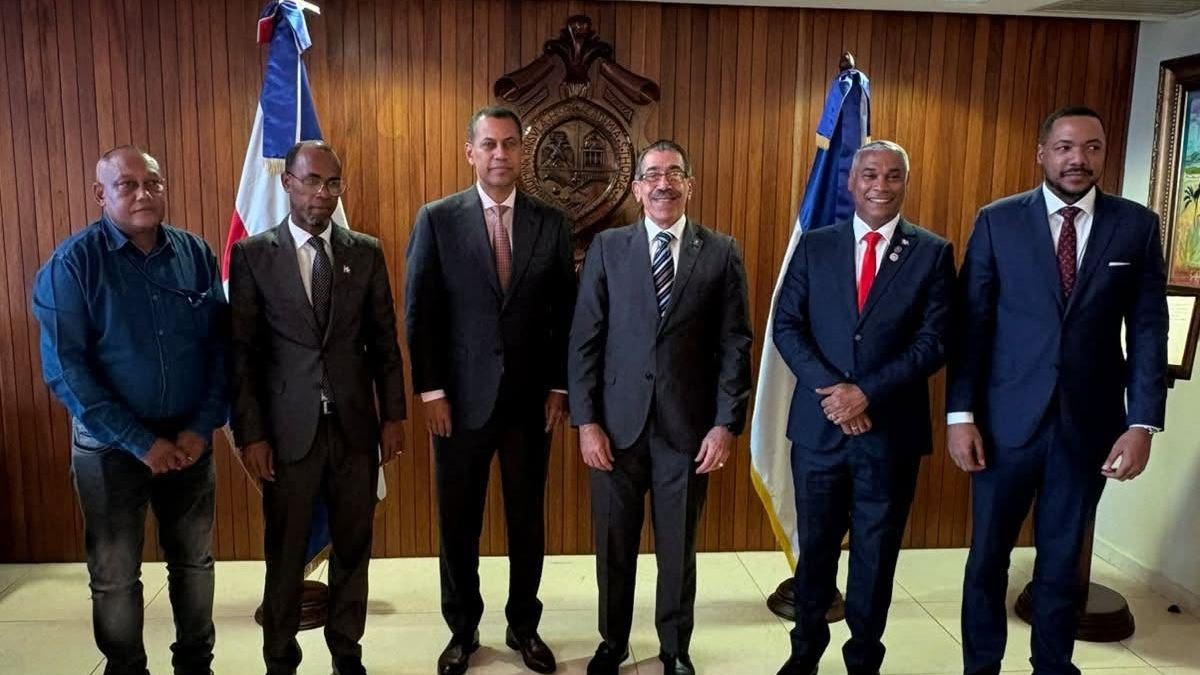 Guido Gómez Mazara sostiene encuentro de cortesía con el rector de la UASD