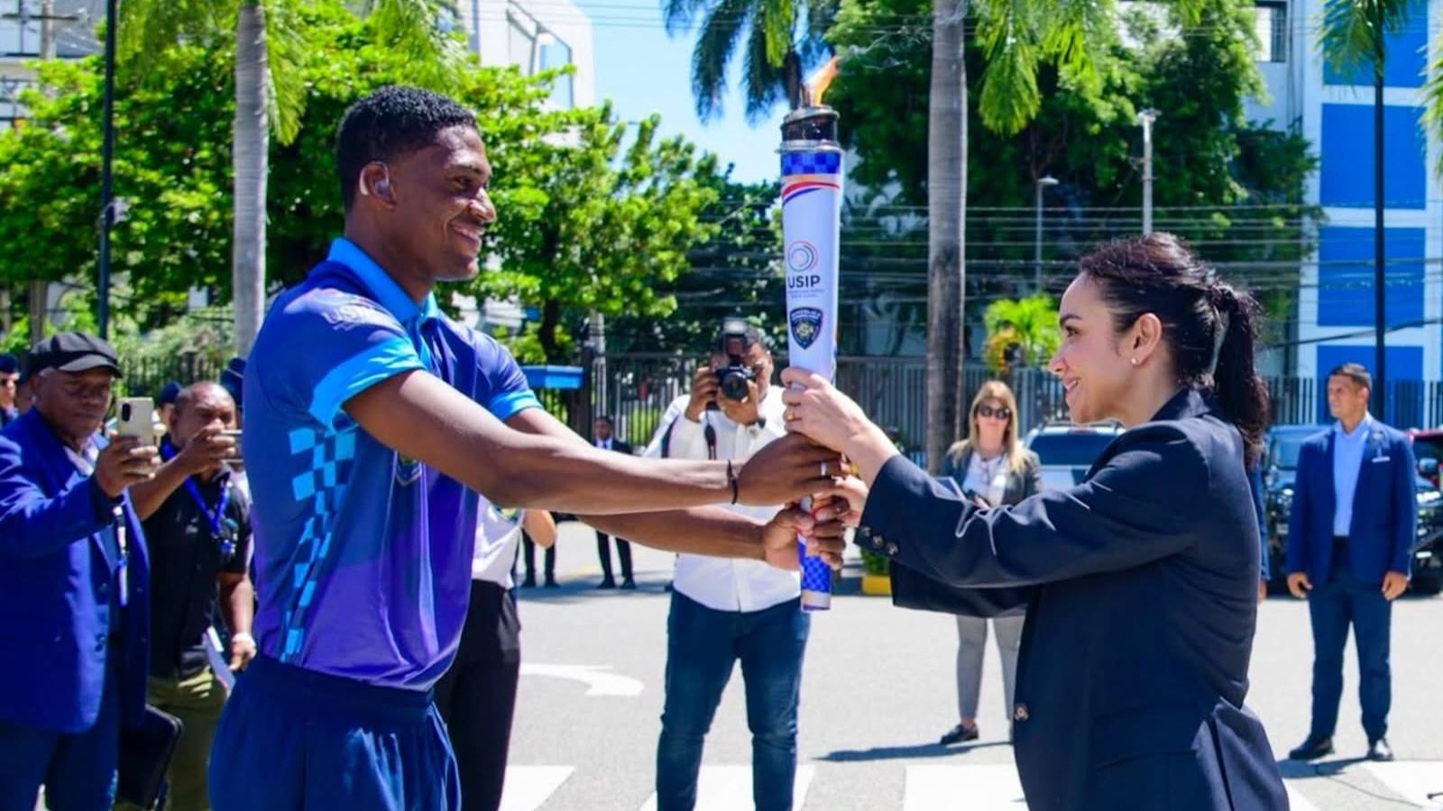 Inició el recorrido de la antorcha de los IV Juegos Mundiales de Policía de la USIP 2026, con el atleta Christofer Reyes Melenciano.