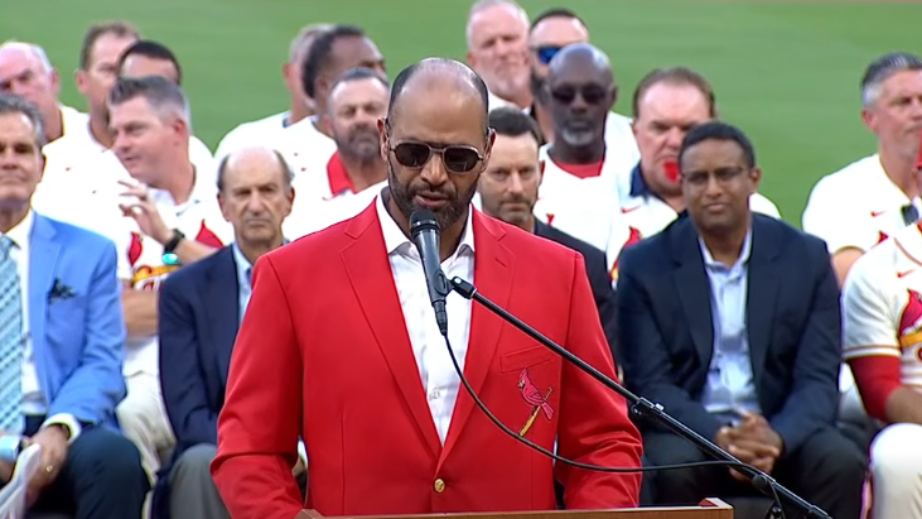 Durante la ceremonia, el expelotero dedicó palabras de reconocimiento al pueblo dominicano.