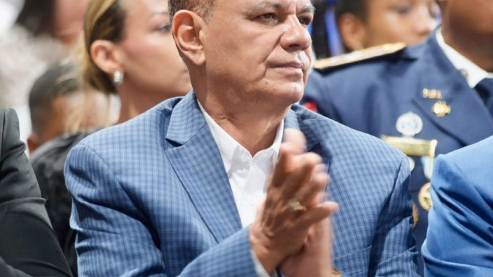 El viceministro Jorge Morales Paulino representó al ministro Eduardo Sanz Lovatón en la graduación.