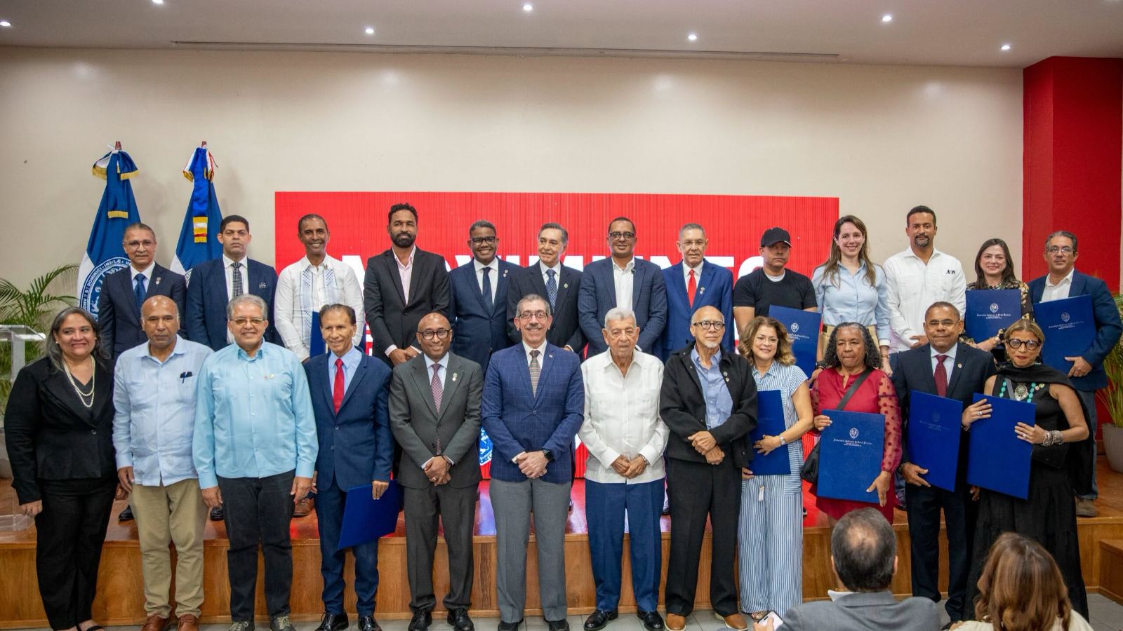 La UASD, a través de la FCJP, rindió homenaje a exsecretarios generales y expresidentes de la FED.